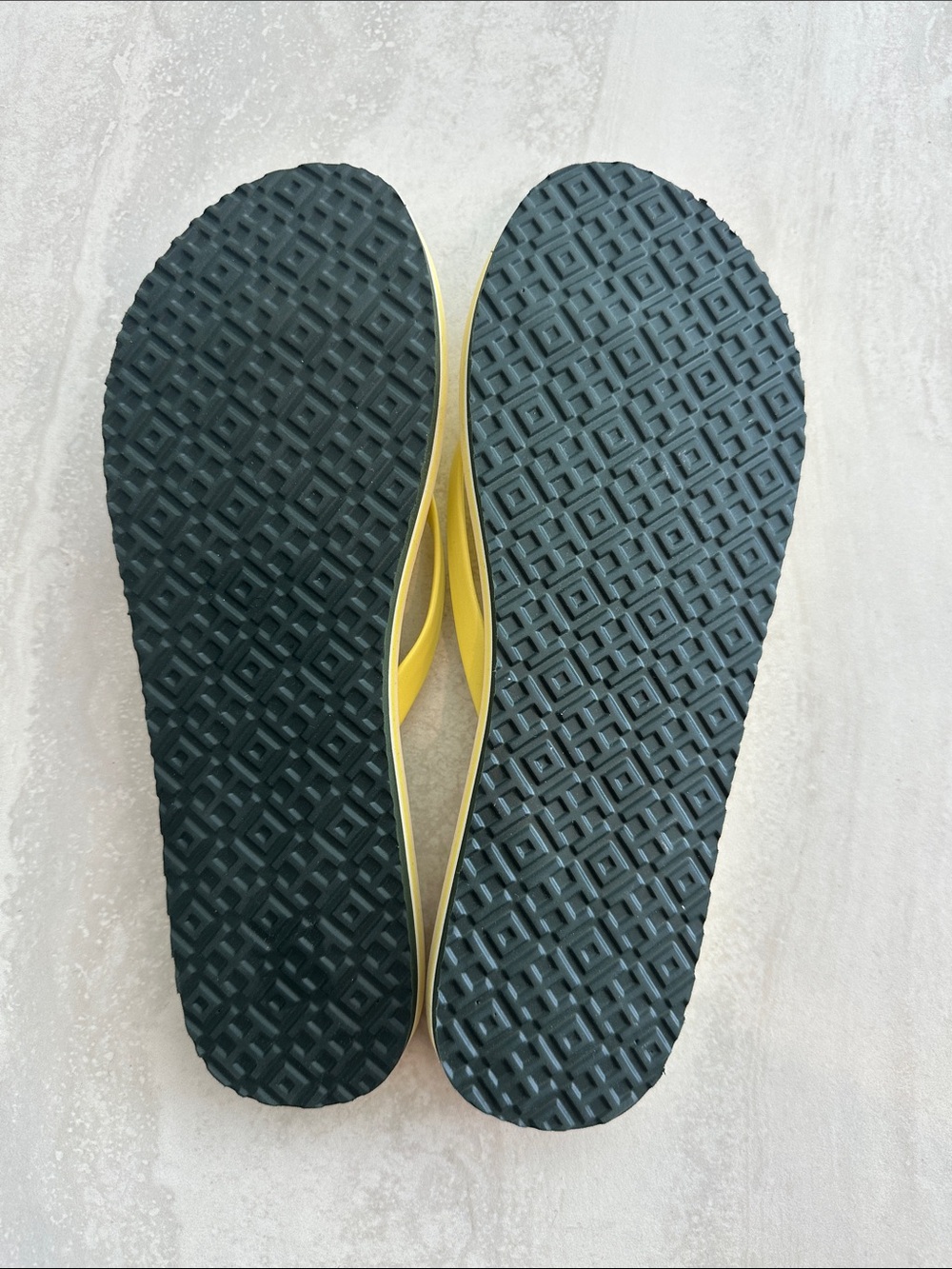 Tory Burch Bright Yellow Logo Flip Sandals - size 8 - Picture 3 of 3